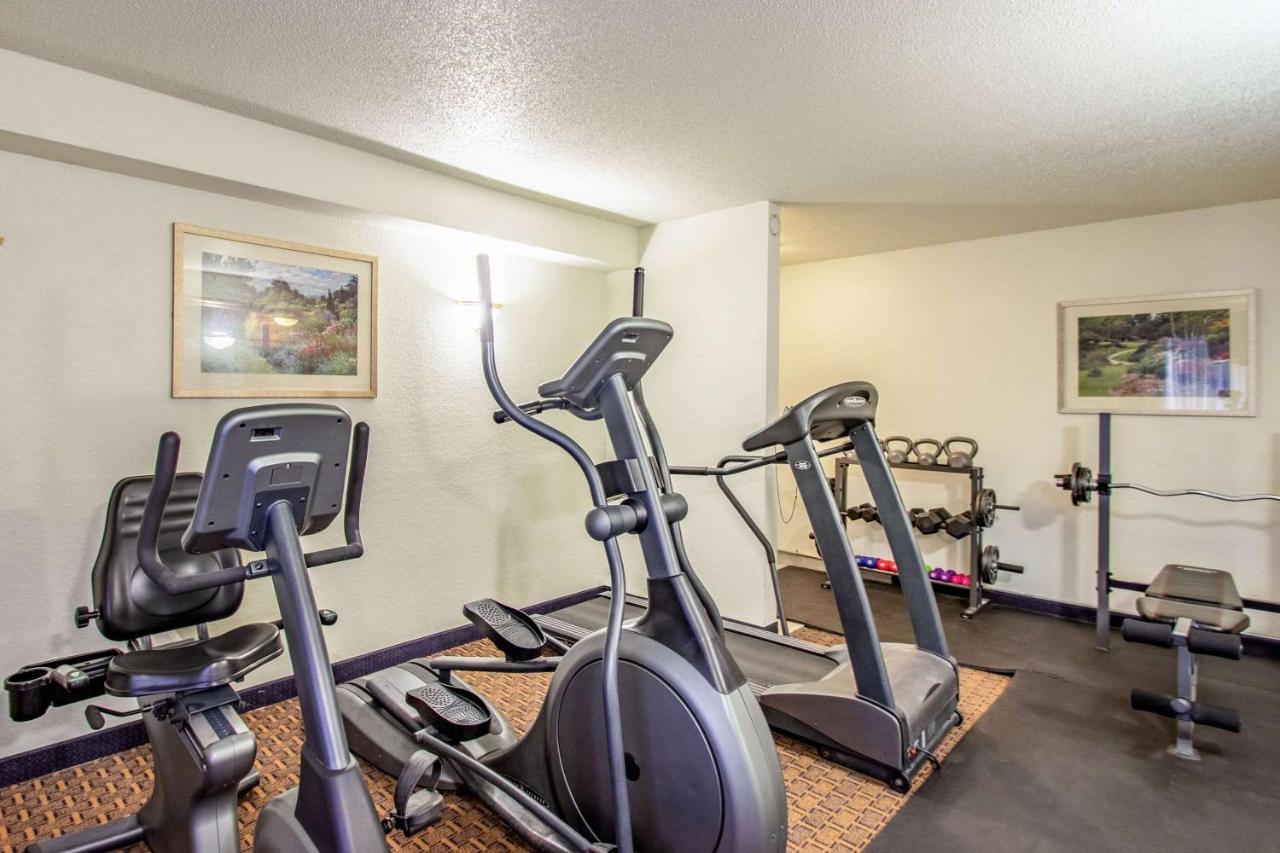 Quality Inn Milwaukee- Брукфилд Экстерьер фото