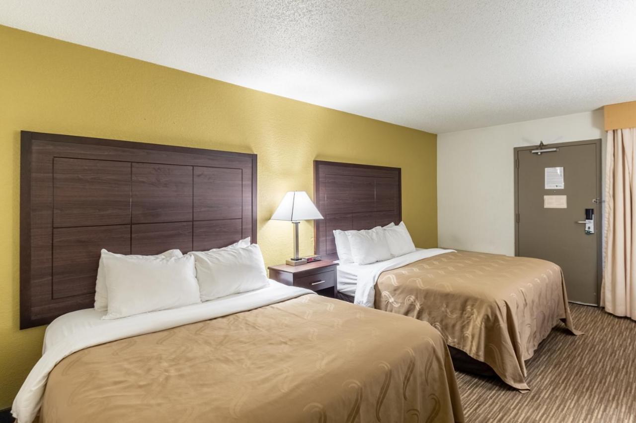 Quality Inn Milwaukee- Брукфилд Экстерьер фото