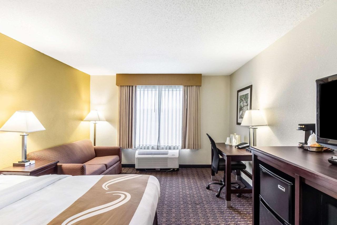Quality Inn Milwaukee- Брукфилд Экстерьер фото