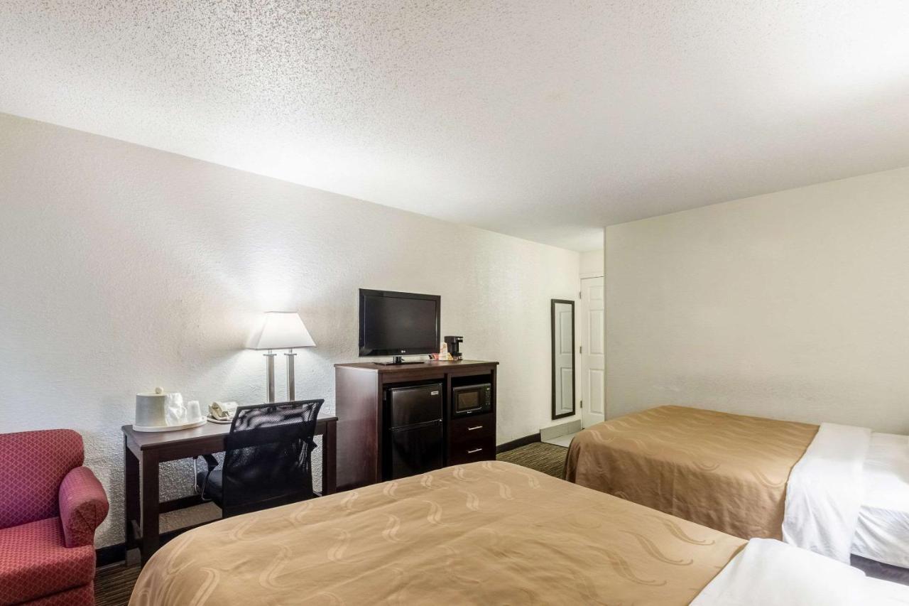 Quality Inn Milwaukee- Брукфилд Экстерьер фото
